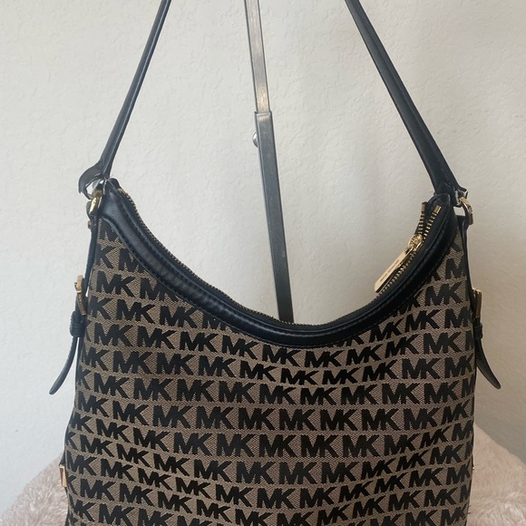 MICHEAL KORS Large Hobo Bag - Picture 6 of 10